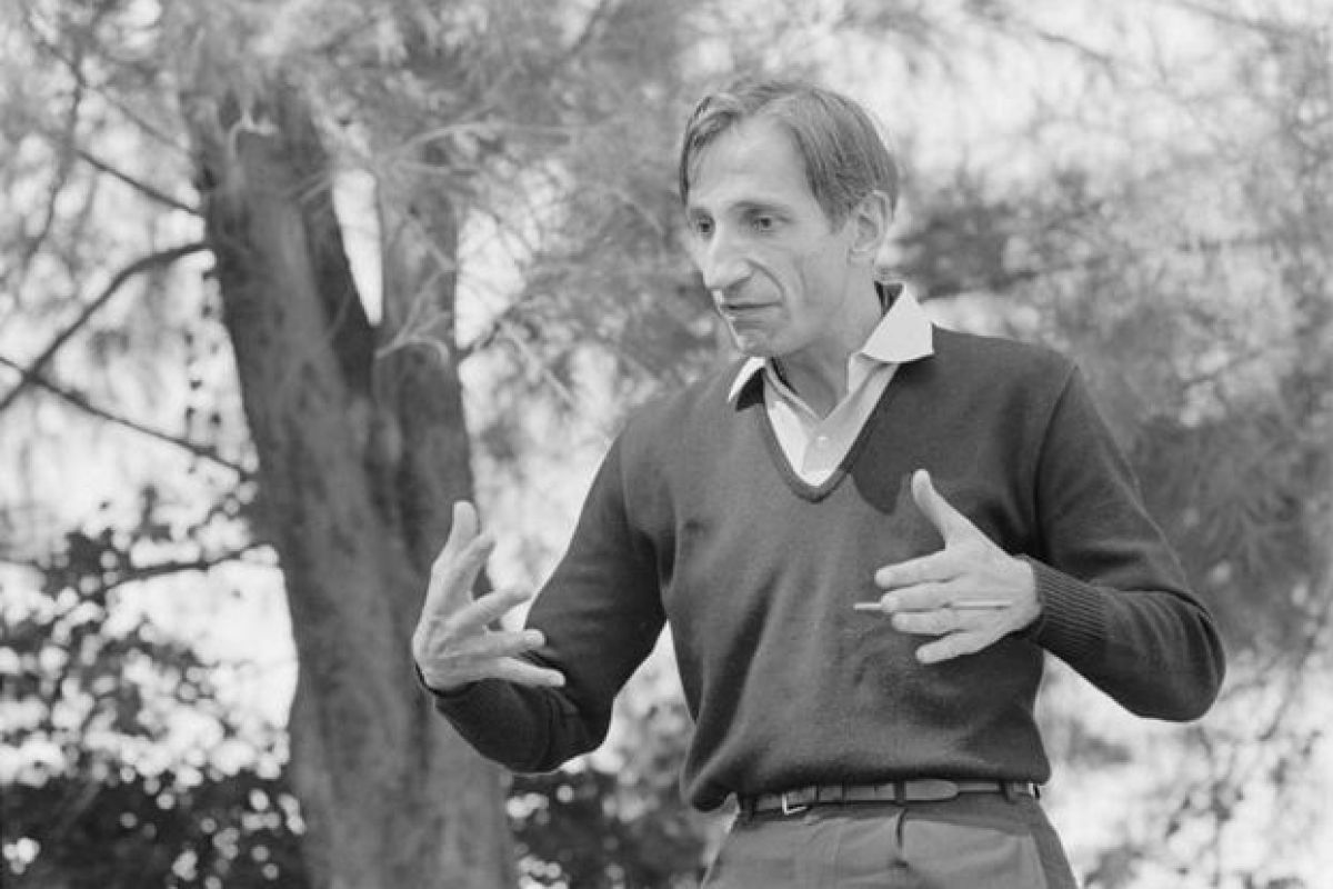 Iván Illich leading a seminar at CIDOC in Cuernavaca