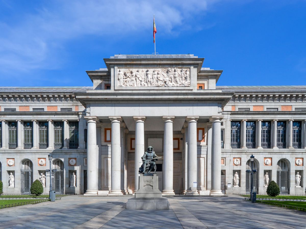 Museums and cultural life along Paseo del Prado in Madrid