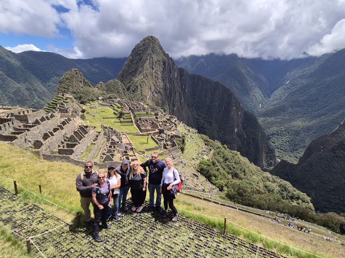 Anders Languages students and instructors at Machu Picchu